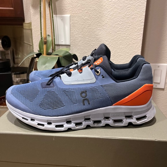 On Cloud CloudStratus size 10 - Picture 1 of 7